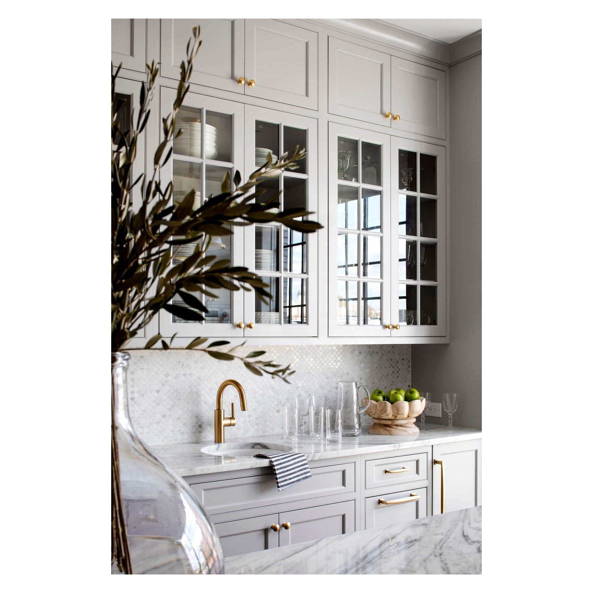 Customized Modern Kitchen Display Cabinets New Ready-Made Aluminium Kitchen Furniture with MDF Wood and Panel Material