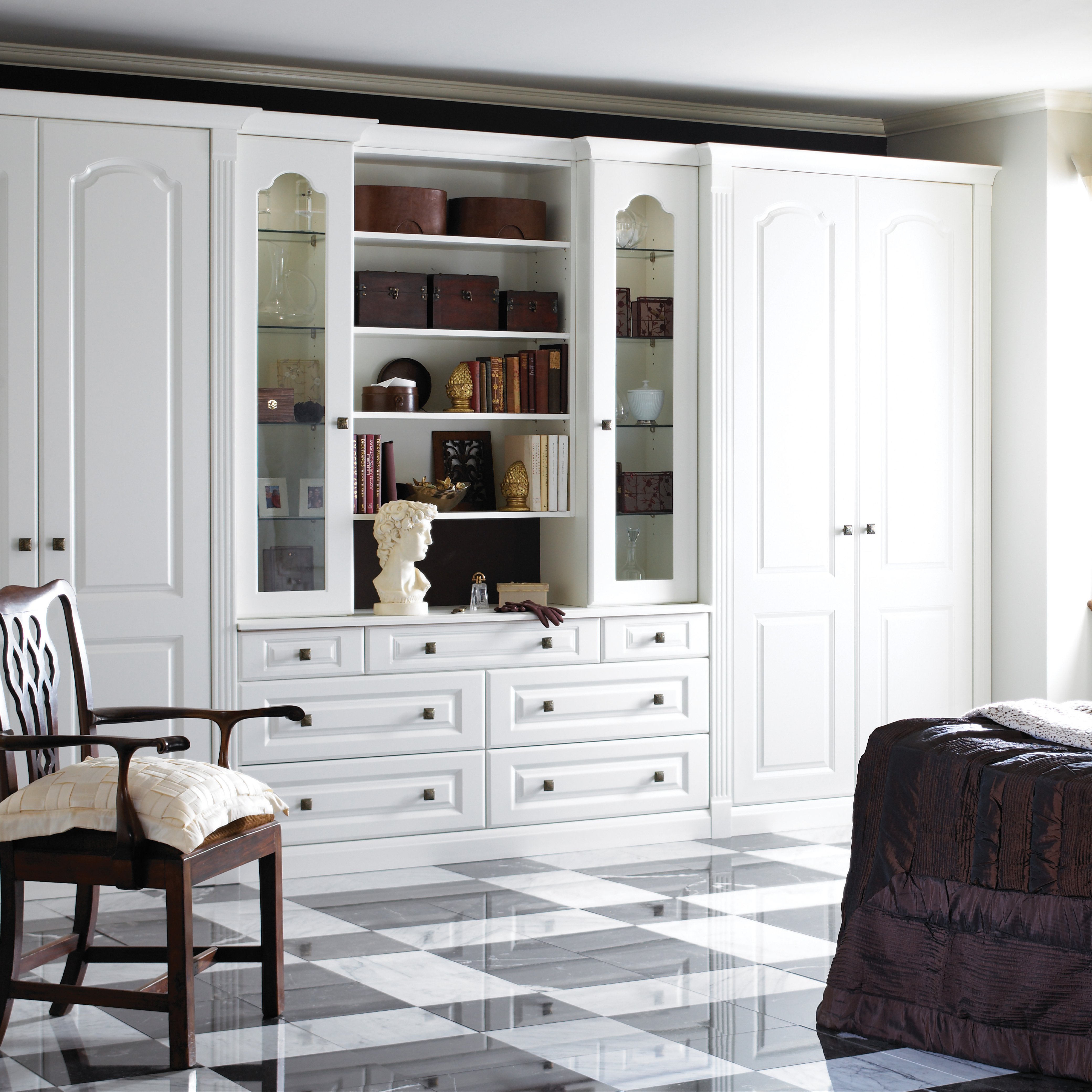2024 Custom design European style bedroom furniture modern walk in closet Modern Wooden Professional Design Master Wardrobe