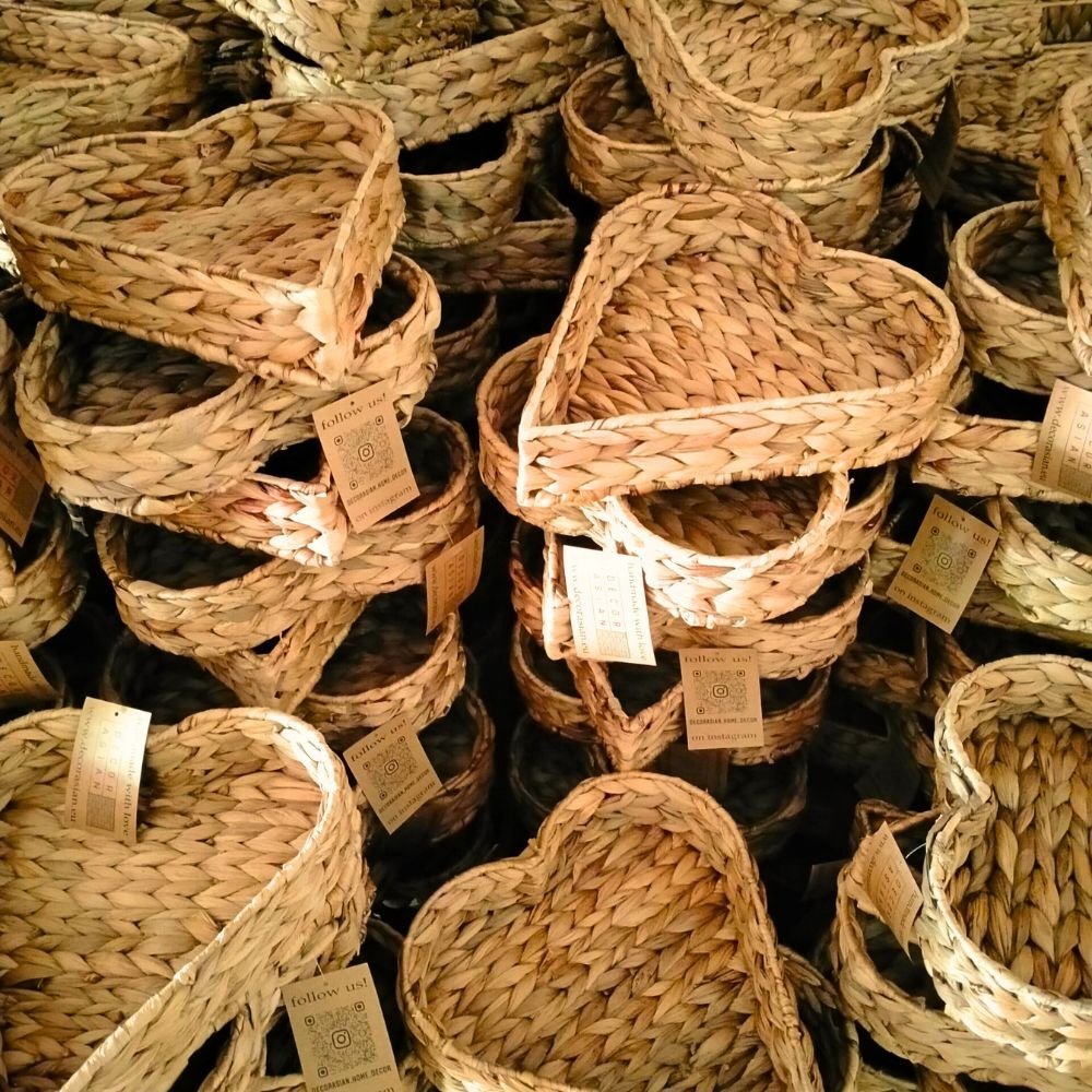 Best selling iron frame heart shape water hyacinth basket fishbone woven from Home24h production Company HO-2382/3 in Vietnam