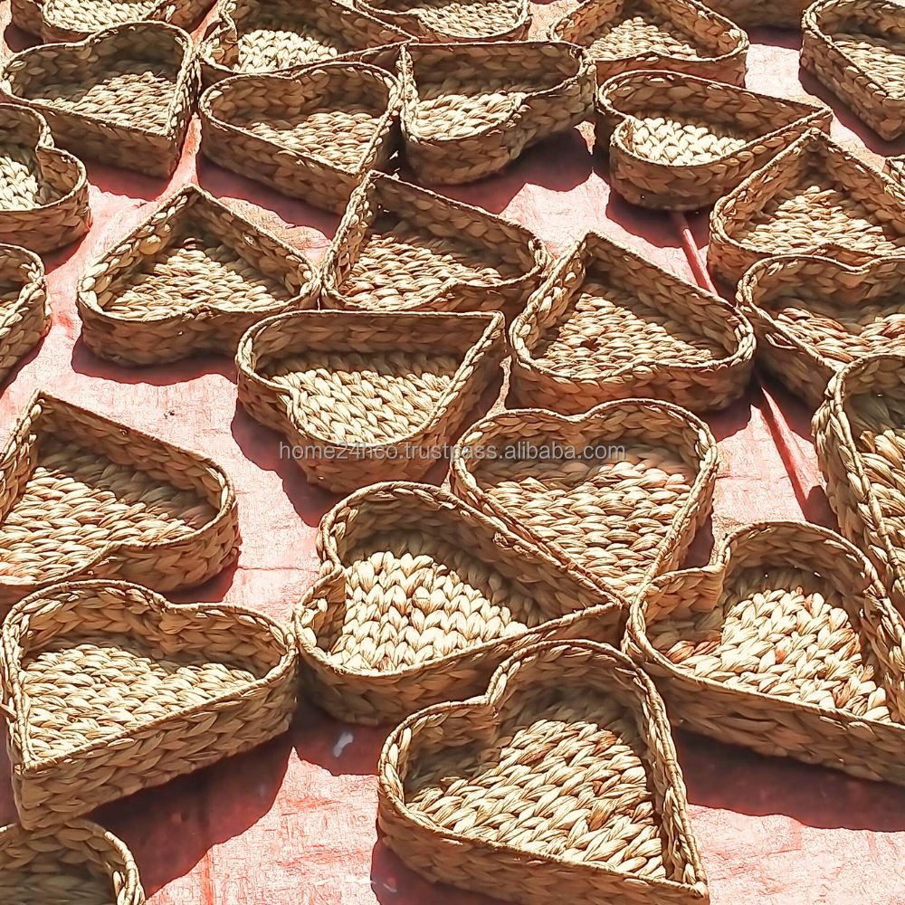 Best selling iron frame heart shape water hyacinth basket fishbone woven from Home24h production Company HO-2382/3 in Vietnam