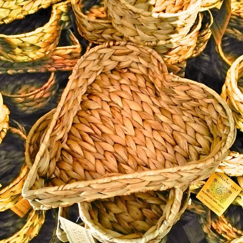Best selling iron frame heart shape water hyacinth basket fishbone woven from Home24h production Company HO-2382/3 in Vietnam