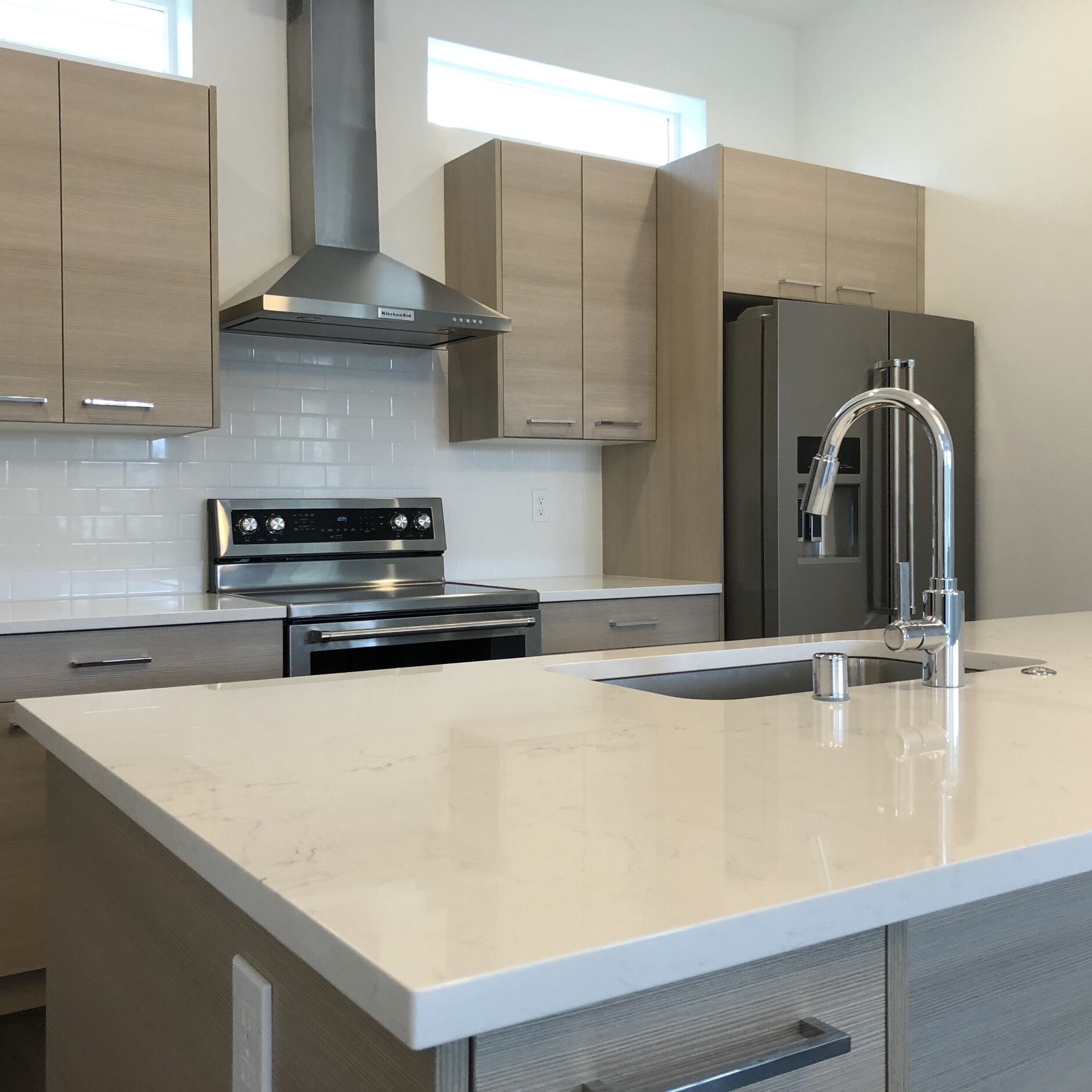 Quick delivery luxury furniture cabinetry custom 3D model designer solid wood matte kitchens with islands designs cabinets