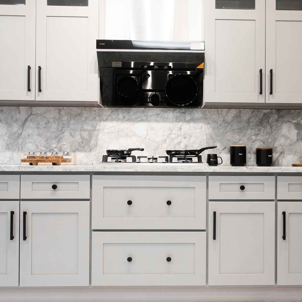 Modern Luxury Shaker Style Home Improvement White Lacquer Solid Wood RTA Framed Kitchen Cabinet With High-end Hardware