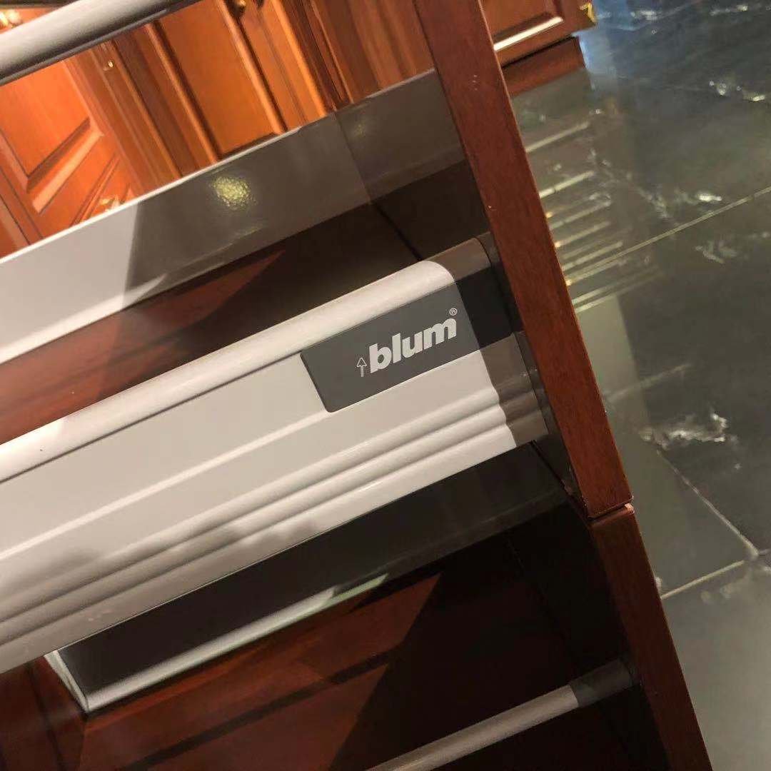 China Foshan Manufacturer Wood Grain Kitchen Cabinet for Household Kitchen Stainless Steel Cabinet