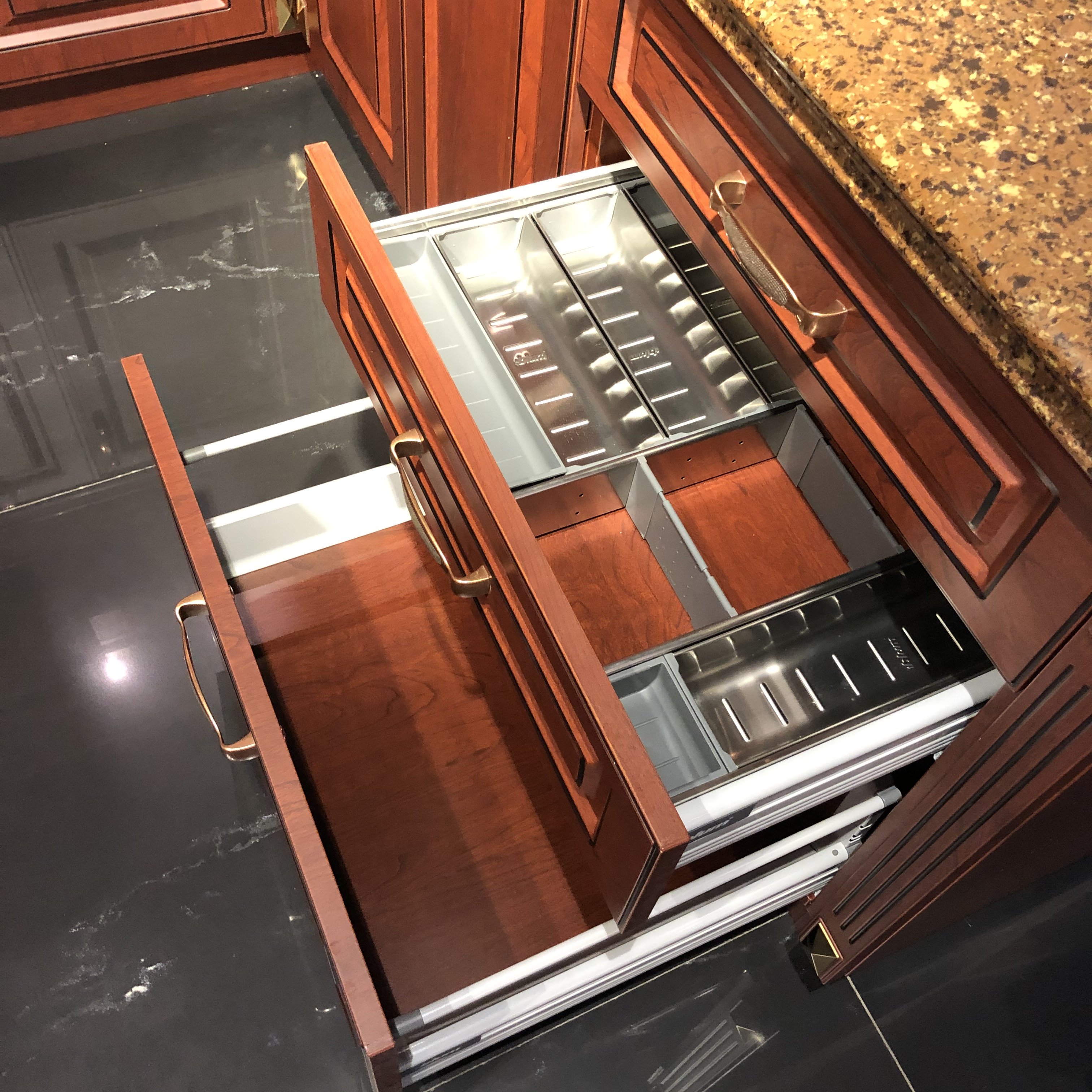 China Foshan Manufacturer Wood Grain Kitchen Cabinet for Household Kitchen Stainless Steel Cabinet
