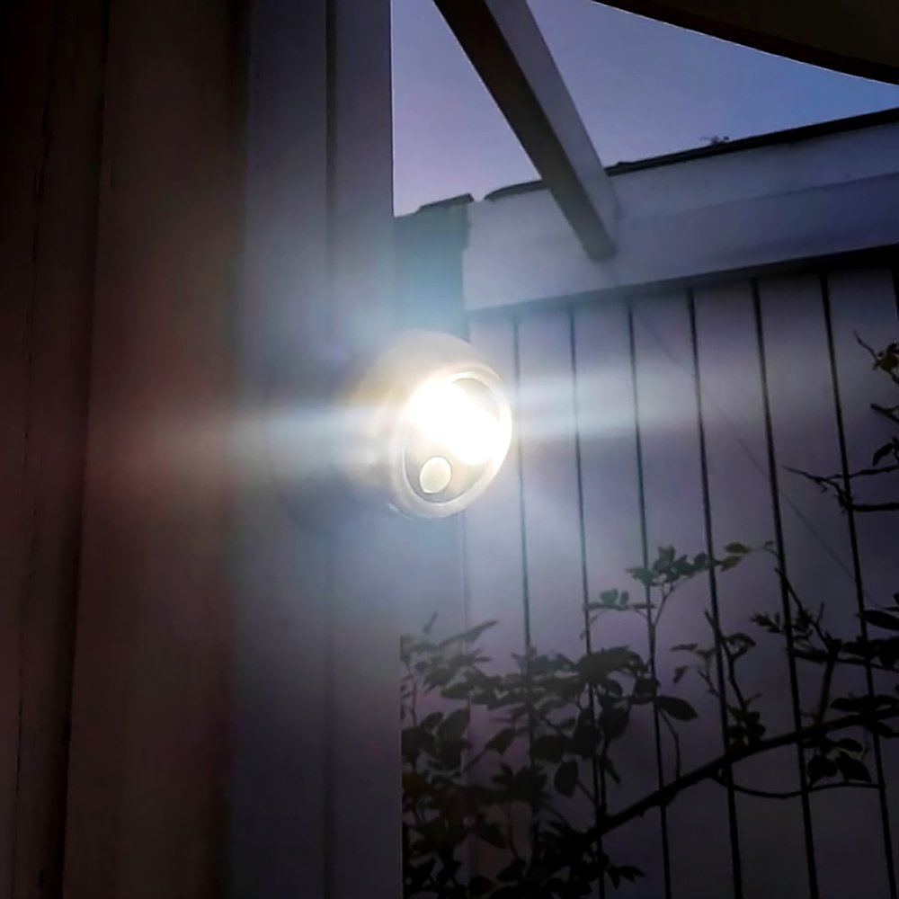 Waterproof Indoor/Outdoor LED Motion Sensor Light Battery Powered Wall Light Battery Operated Motion Spotlight