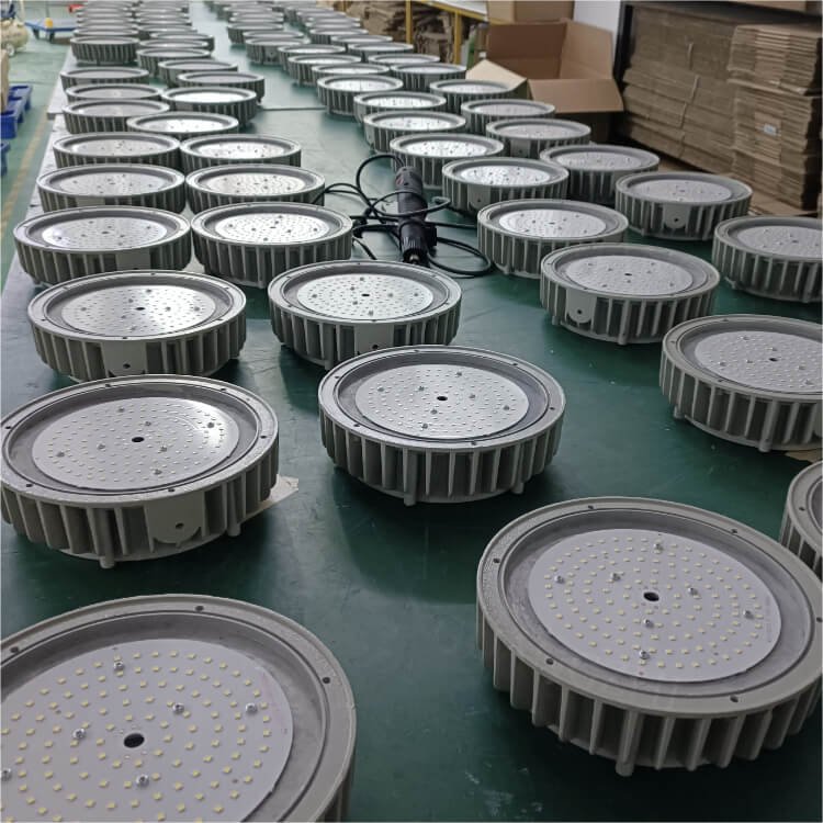 150Lm-180Lm/W 30W 100W 200W Explosion Proof Professional LED Flood Light 5 Years Warranty 100V-277V Gas Stion High Bay Lamp