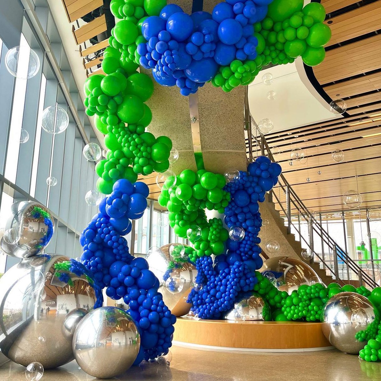 Popular Sale Parties Event Decoration hanging Gold PVC Airtight Sphere Mirror Balloon Shinny Inflatable Disco Mirror Ball