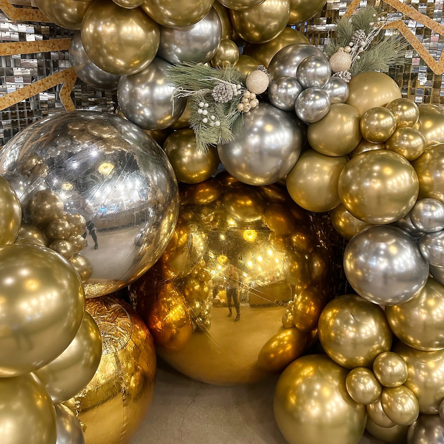 Popular Sale Parties Event Decoration hanging Gold PVC Airtight Sphere Mirror Balloon Shinny Inflatable Disco Mirror Ball