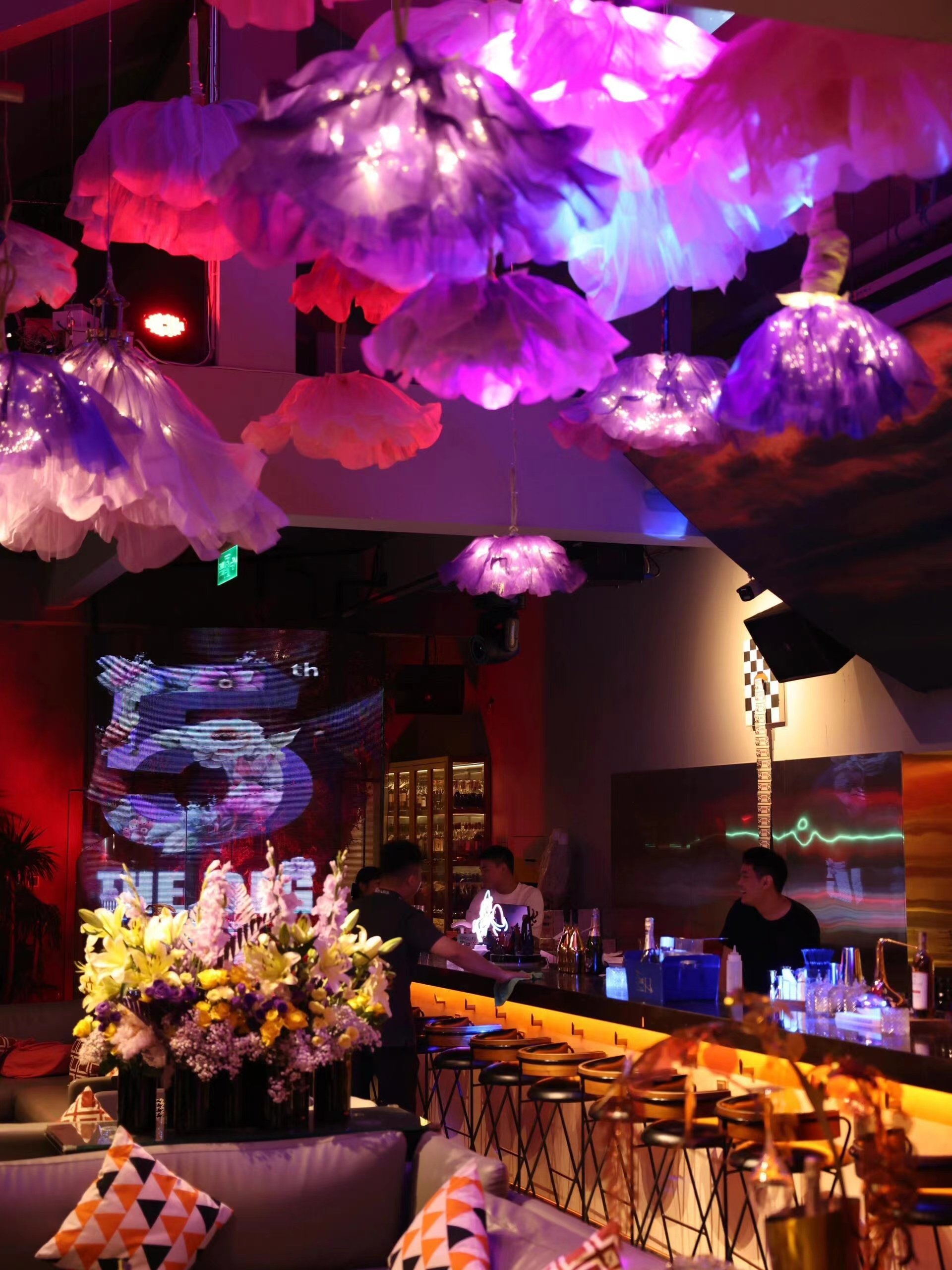 Hotel ceiling decorative flowers luxury LED lighting giant flowers for interior decor party wedding decoration