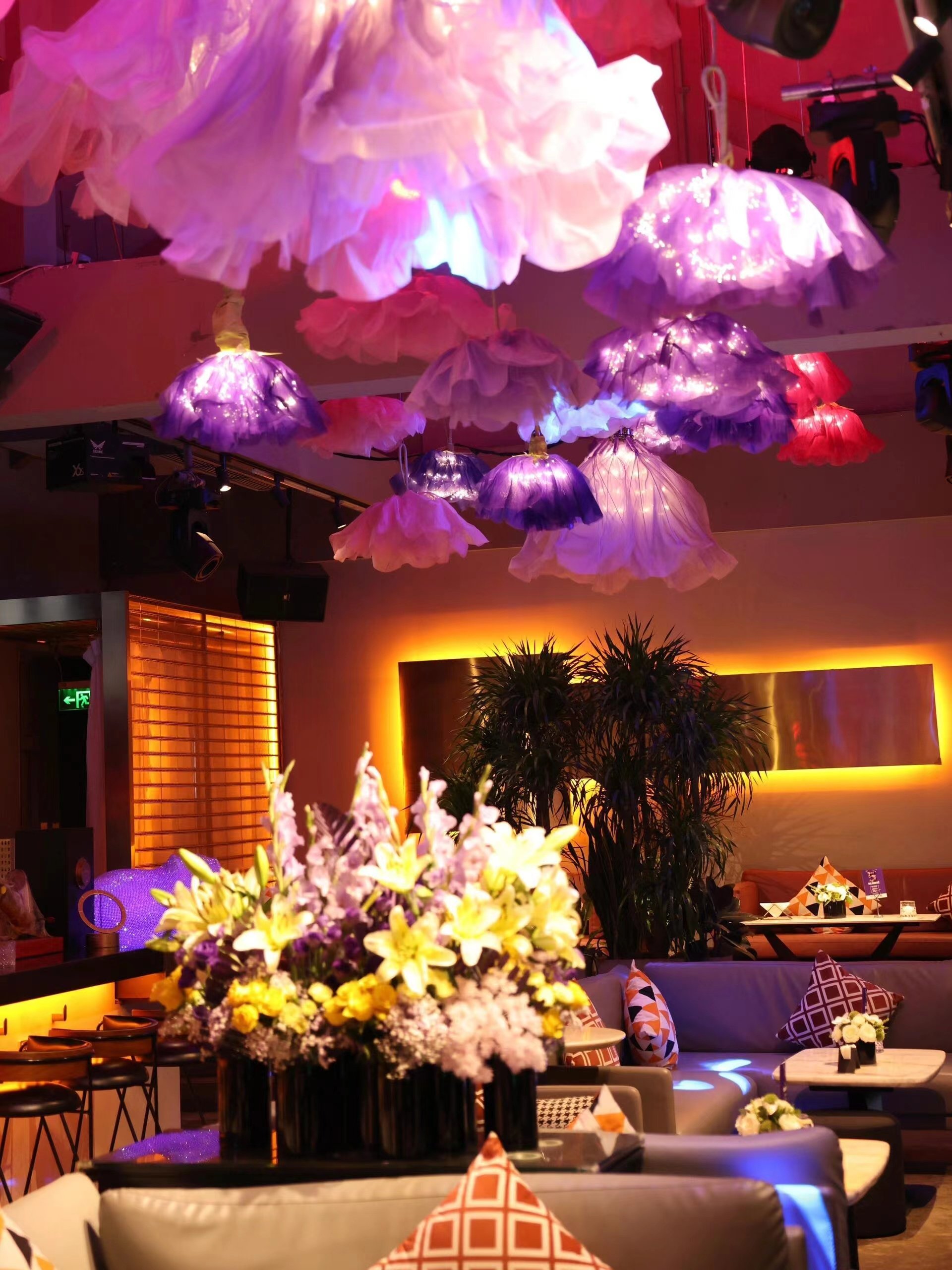Hotel ceiling decorative flowers luxury LED lighting giant flowers for interior decor party wedding decoration