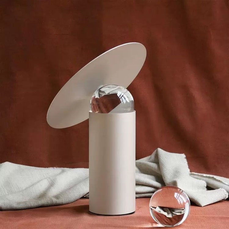Postmodern personality designer metal table lamp Nordic creative bedroom desk bedside lamp exhibition hall art led table lamp