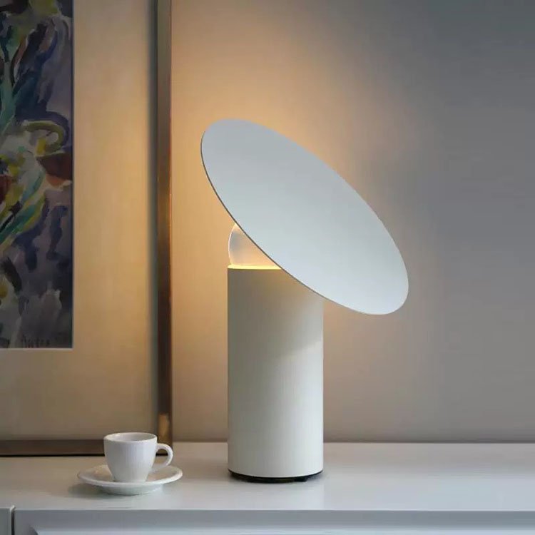 Postmodern personality designer metal table lamp Nordic creative bedroom desk bedside lamp exhibition hall art led table lamp