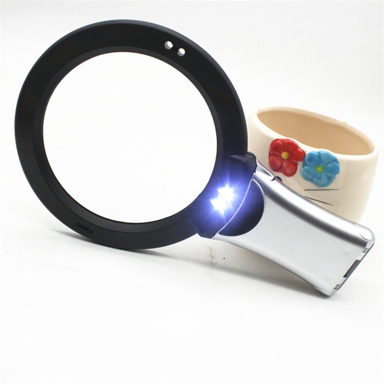 Handheld desktop desktop dual-purpose elderly reading newspaper reading magnifier with led light identification MG1713-1