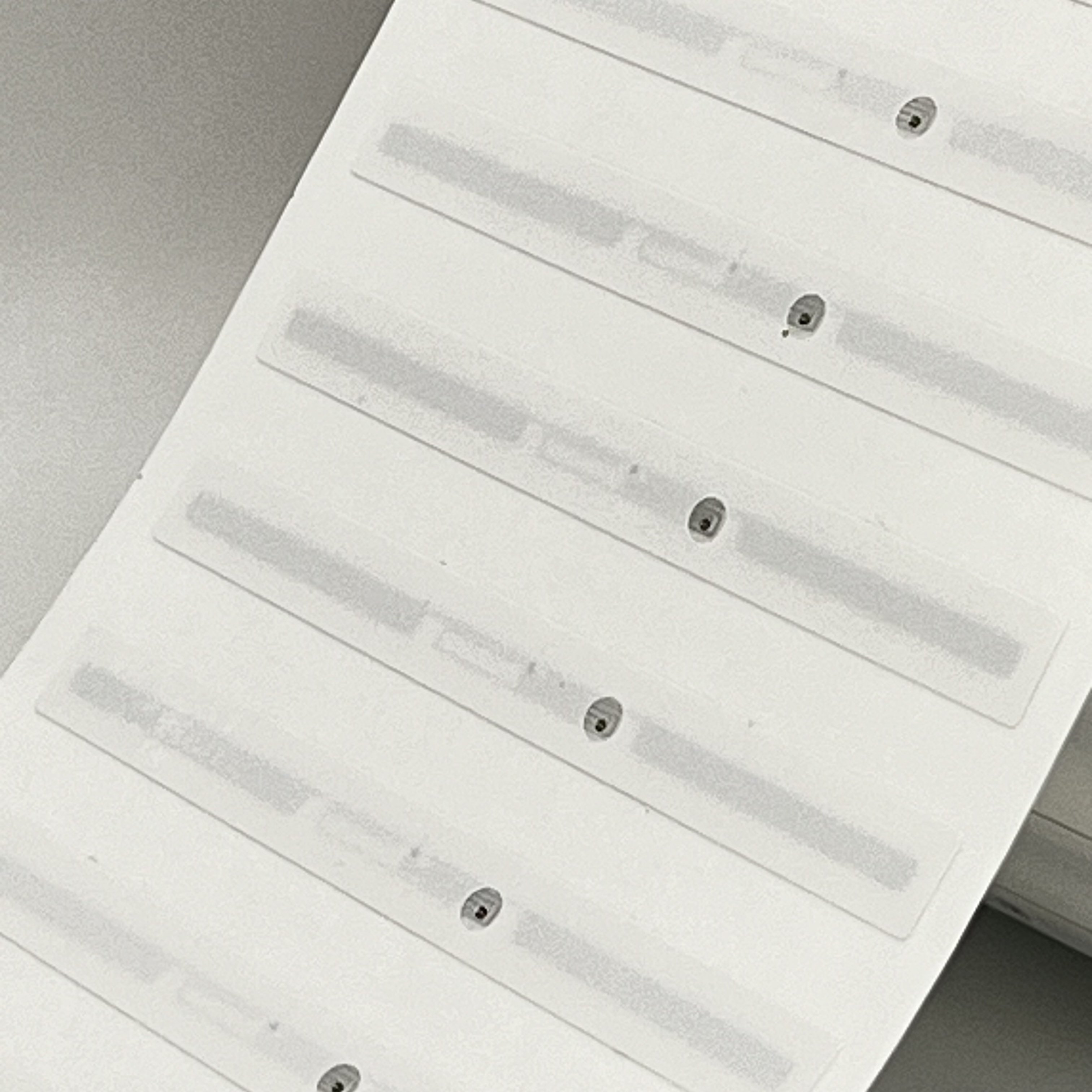 RFID 13.56mhz HF rfid chip NFC Tag Sticker in stock HF/UHF Label RFID Tags/860~960MHz UHF lighting tags for library