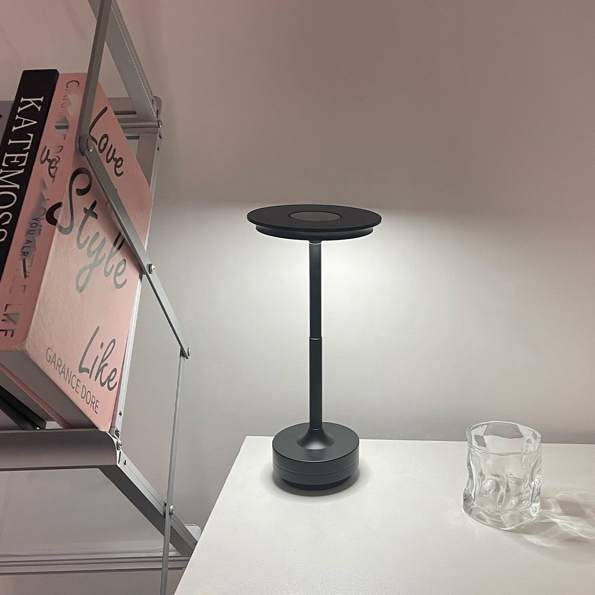 Morden Luxury Aluminium LED Cordless Table Lamp Decorative with USB Rechargeable Touch Switch Night Lights for Bars Restaurant