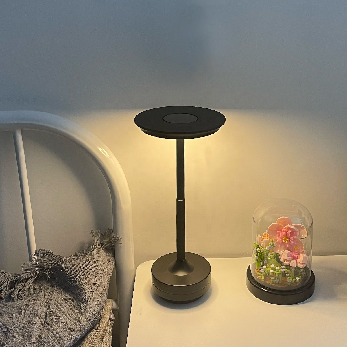 Morden Luxury Aluminium LED Cordless Table Lamp Decorative with USB Rechargeable Touch Switch Night Lights for Bars Restaurant