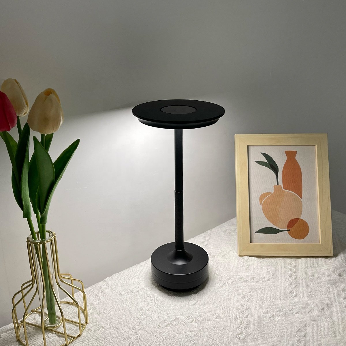 Morden Luxury Aluminium LED Cordless Table Lamp Decorative with USB Rechargeable Touch Switch Night Lights for Bars Restaurant