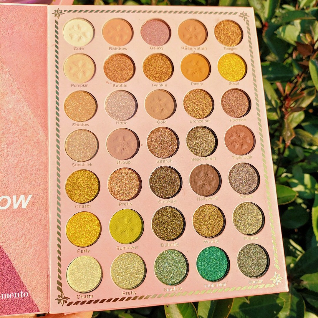 Three layer 82 color eye shadow book pearl matte glitter sequin color makeup plate stage makeup BOOK color makeup plate