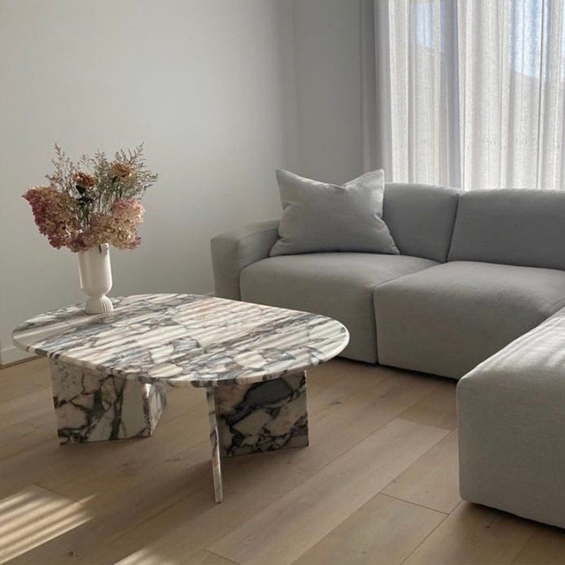 Modern minimalist light luxury small red book net red models karakata purple villa hotel living room coffee table