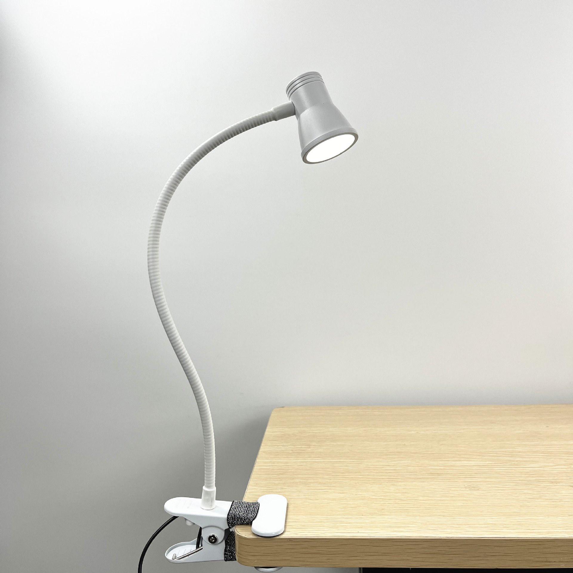 Eye-caring Table Lamps bendable touch dimmer desk lamps LED portable clip-on kids eye caring reading table lamps