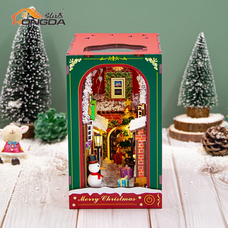 Hongda New Arrival Christmas Style PC2417 Winter of Christmas Wood Book Nook Diy Book Nook Kit With Light
