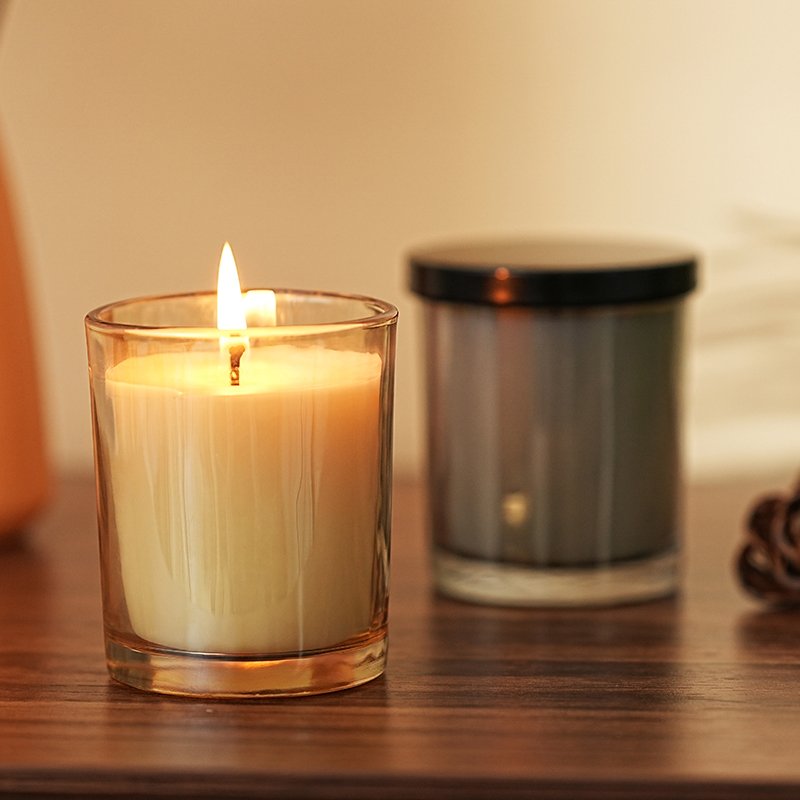 Factory Wholesale Home Decor Soy Wax Fragrance Candles Luxury Private Label Amber Glass Jar Holiday Scent Unique Scented Candle