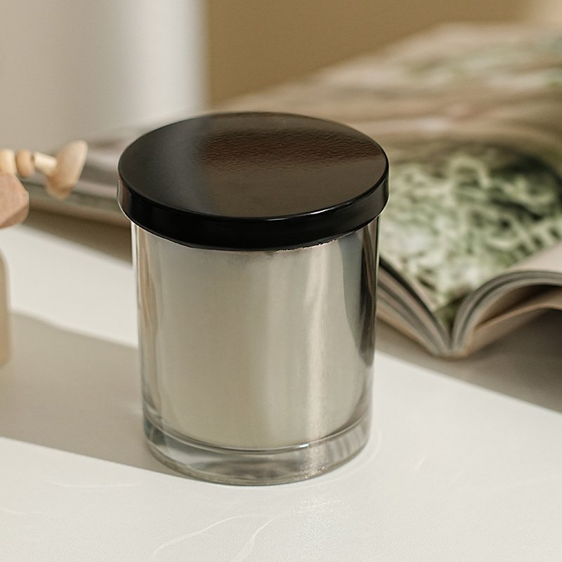 Factory Wholesale Home Decor Soy Wax Fragrance Candles Luxury Private Label Amber Glass Jar Holiday Scent Unique Scented Candle