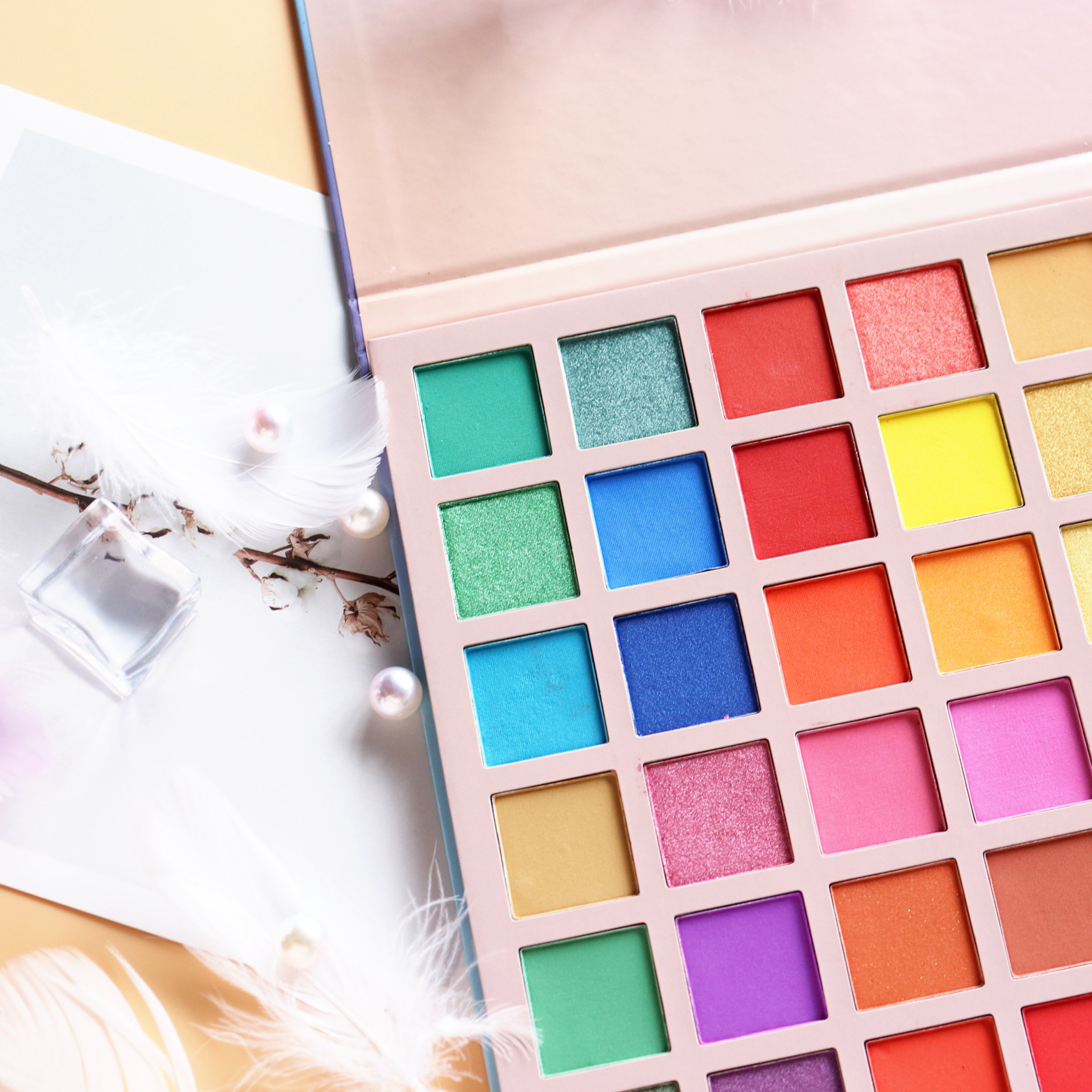 Empty Bulk Eyeshadow Palette Book Shape Vegan High Pigments Eyeshadow 36 Colors