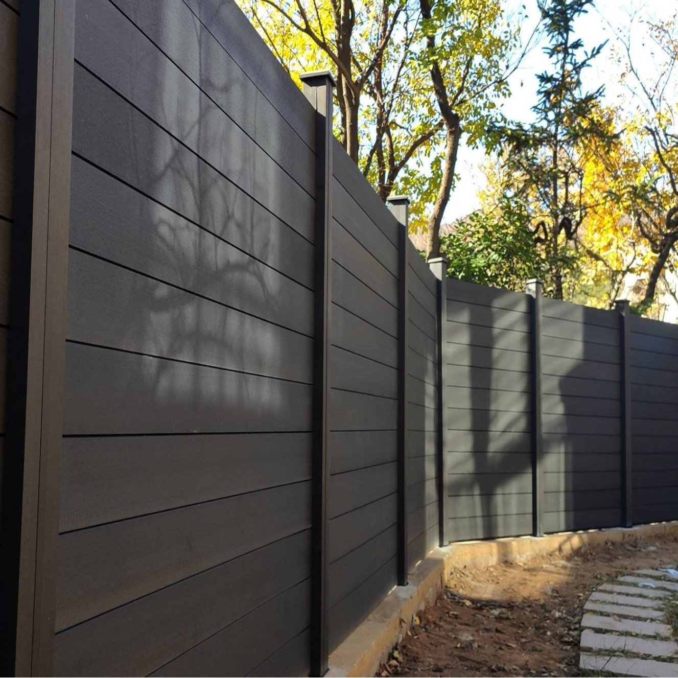 Environmentally friendly UV resistant wooden fence panels modern style outdoor privacy garden fence