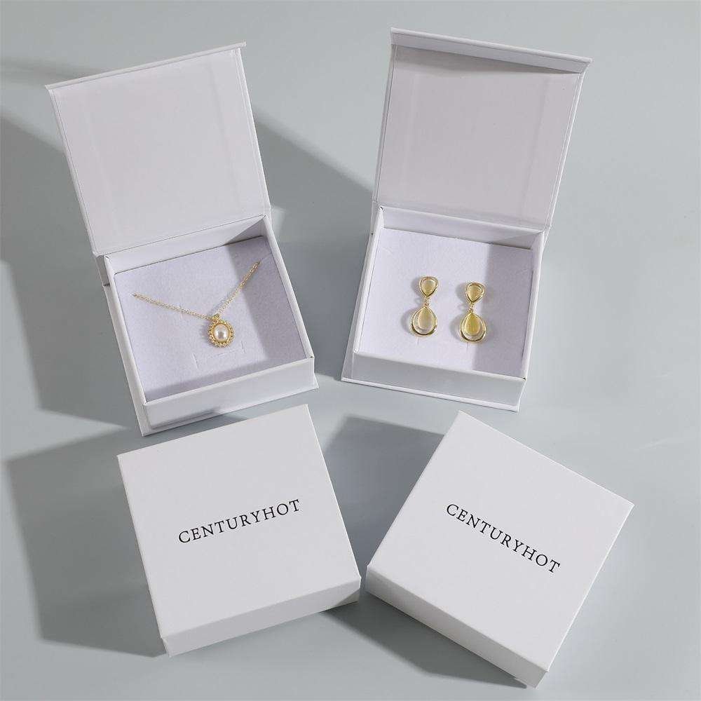 Gold Stamp Logo 9x9x3.5cm Black Paper Jewellery Box Magnetic Paper Gift Jewelry box Eco- friendly Jewlery Box Packaging