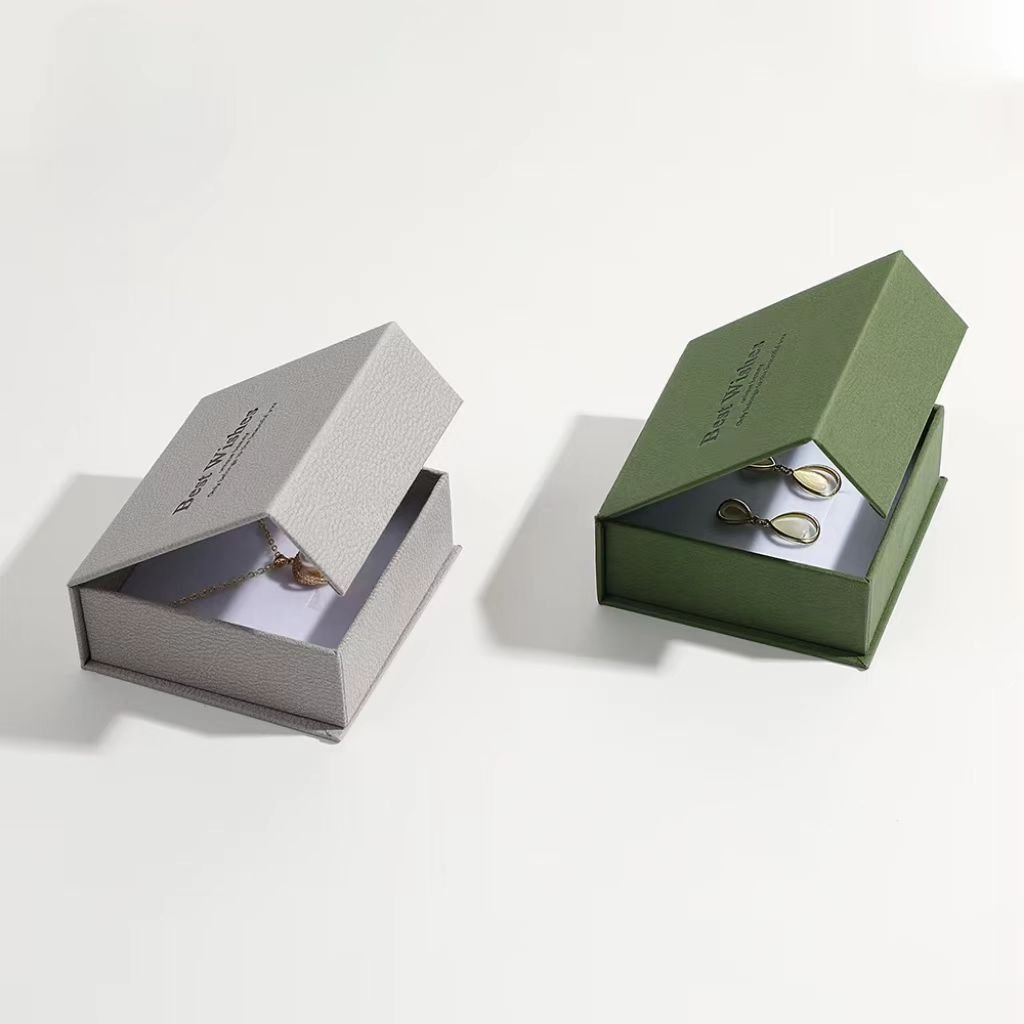 Gold Stamp Logo 9x9x3.5cm Black Paper Jewellery Box Magnetic Paper Gift Jewelry box Eco- friendly Jewlery Box Packaging
