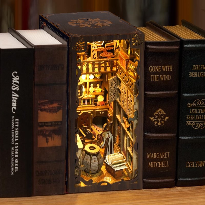 Wholesale Tonecheer book nook shelf insert Christmas nook book doll houses 3d puzzle custom book nook diy for adults