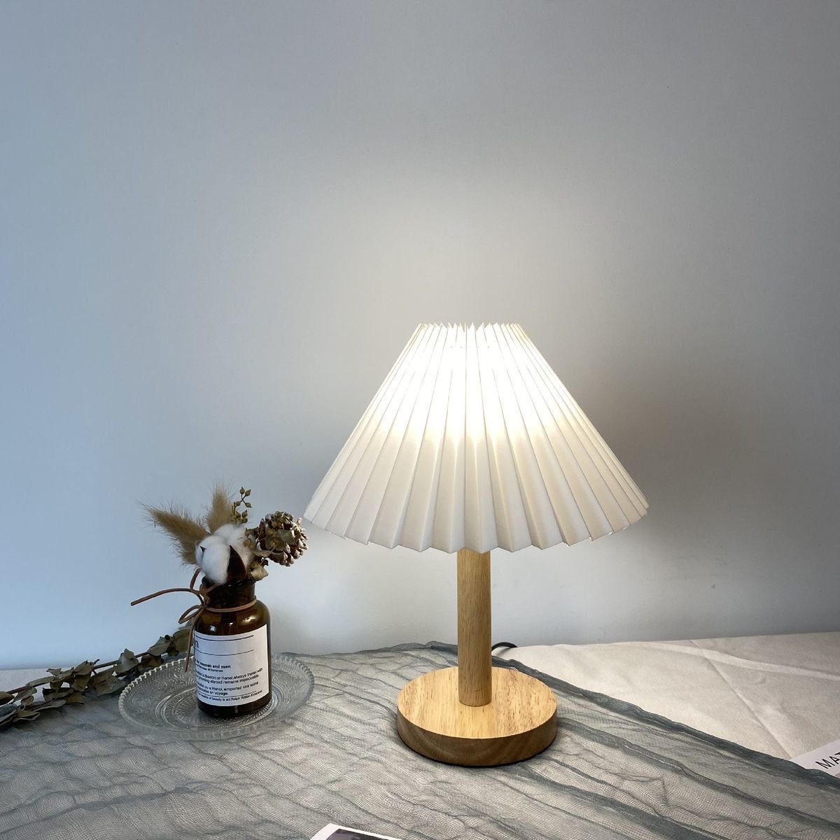 Hotel Bedside Lights Fabric Wood Vintage American Style USB Rechargeable Table Lamp