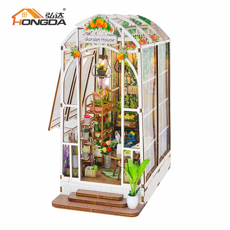 Hongda hot sale M2313 wood book nook garden house diy miniature book nook kit with light