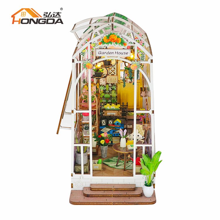 Hongda hot sale M2313 wood book nook garden house diy miniature book nook kit with light