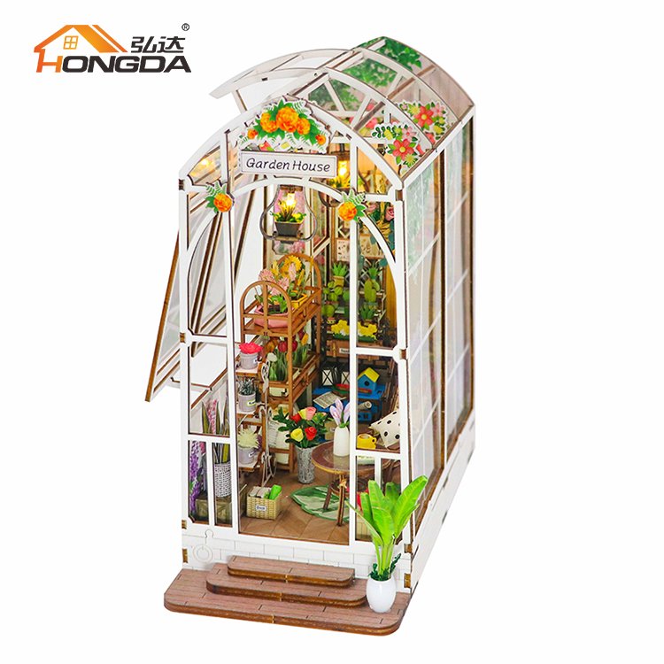 Hongda hot sale M2313 wood book nook garden house diy miniature book nook kit with light