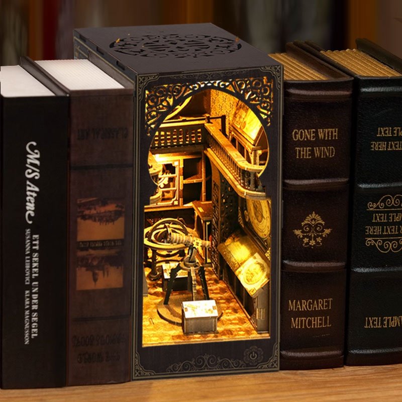 CuteBee Hot Selling wooden cartoon 3d puzzles assembled miniature model toy Christmas Gift Book Nook