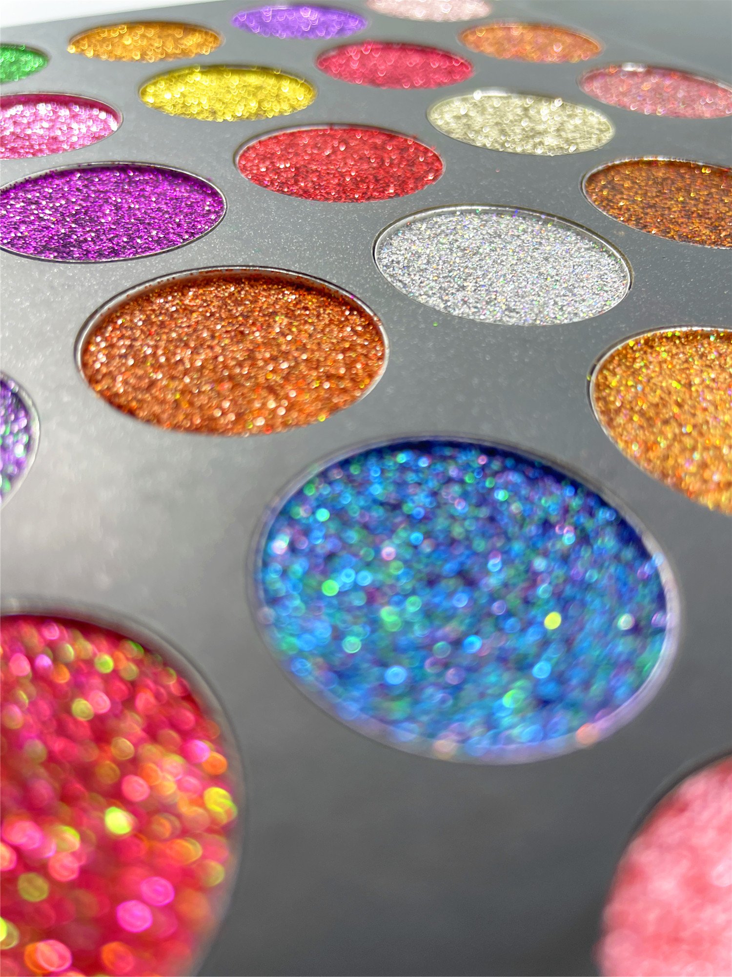 Wholesale 35-Color Private Label Glitter Eyeshadow Palette Cosmetics Eye Shadow Makeup in Powder Form