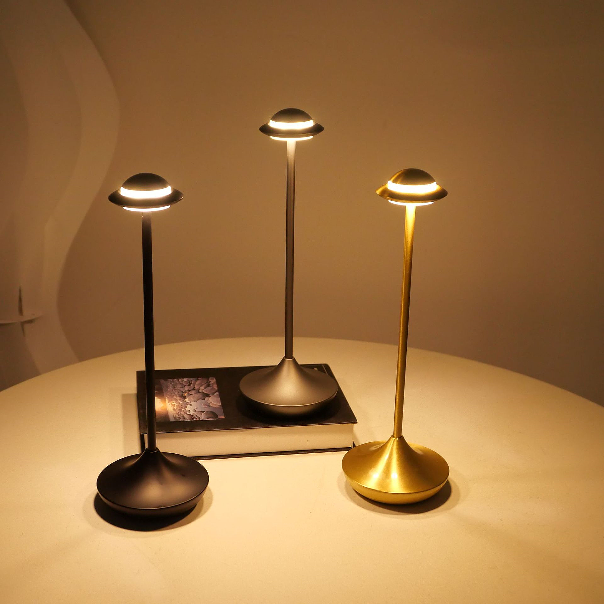 Touch Led Portable Rechargeable Cordless Table Light Restaurant Dining Hotel Bar Coffee night light bedroom livingroom Desk Lamp