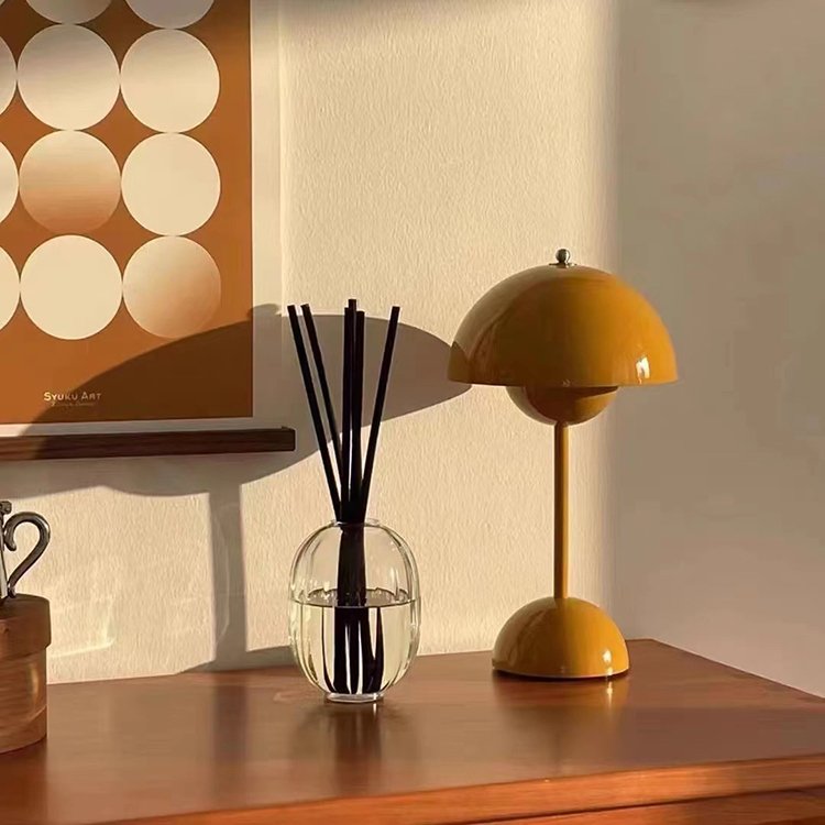 Factory Hot Sale Led Rechargeable Table Lighting Touch Switch Table Lights Modern Mini Flower Design Desk Lamp for Bar