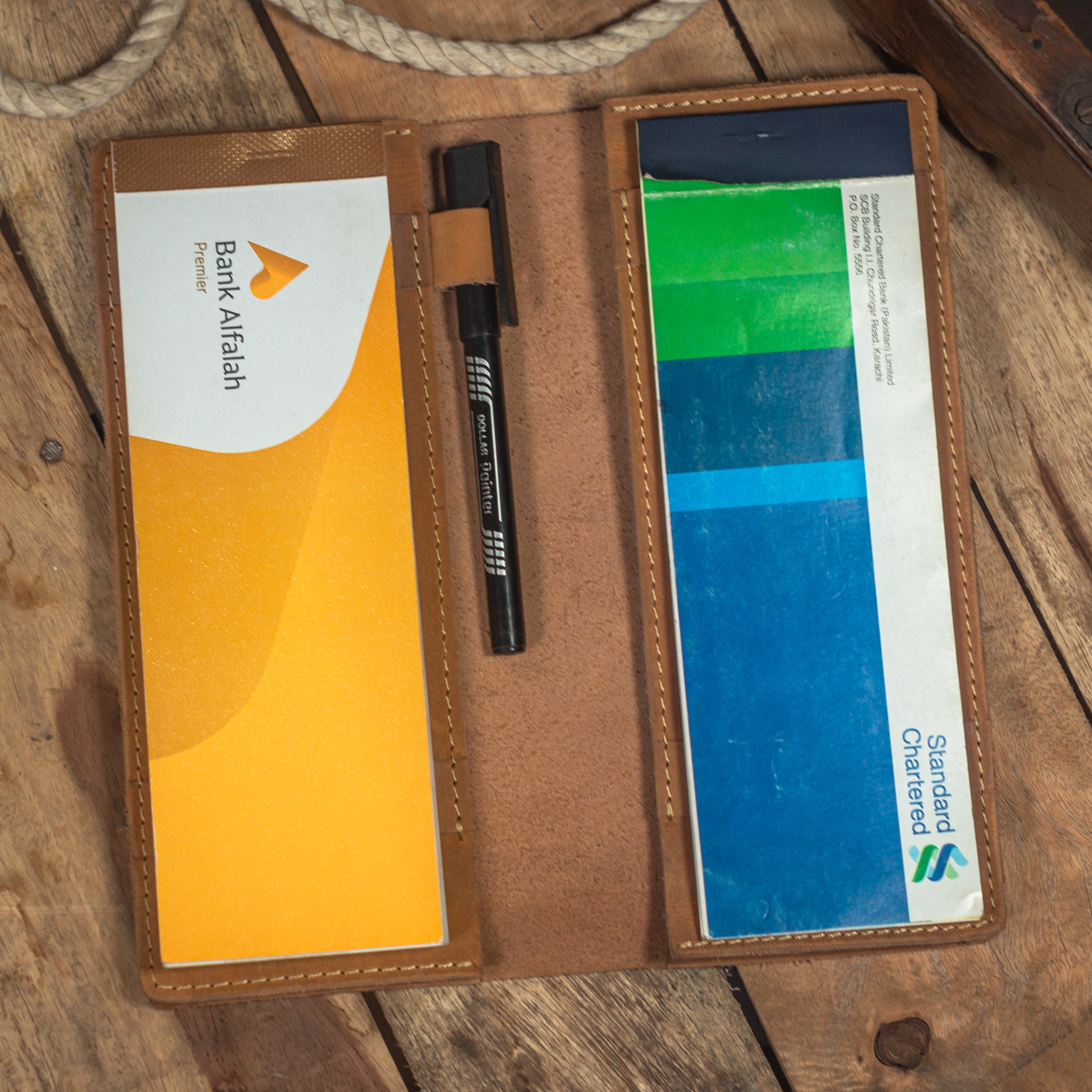 New Design Leather Cheque Book Cover Customizable Logo Wholesale Leather Check Book Holder With Pen Space Long Wallet