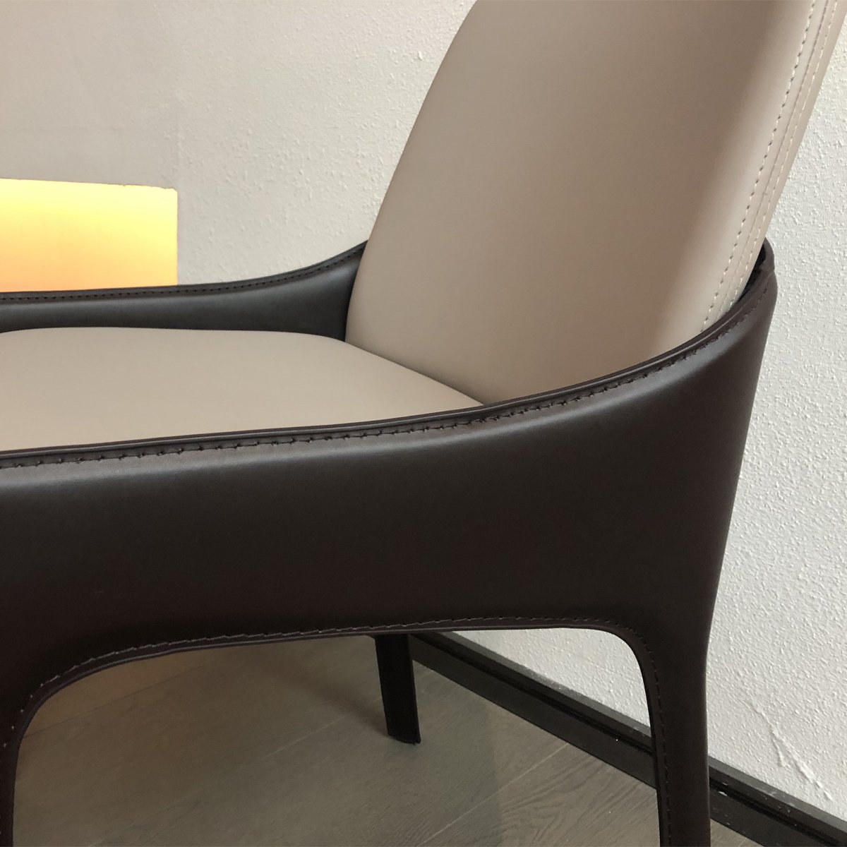 FUWOS Nordic modern minimalist first layer cowhide ash leather armrest high-end household solid wood dining room book chair