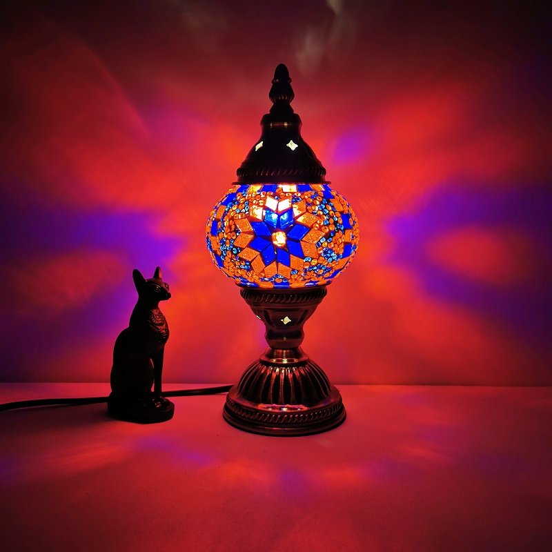 Limited edition Turkish retro romantic small table lamp Bedroom study Cafe Restaurant Hotel Home decor table lamp