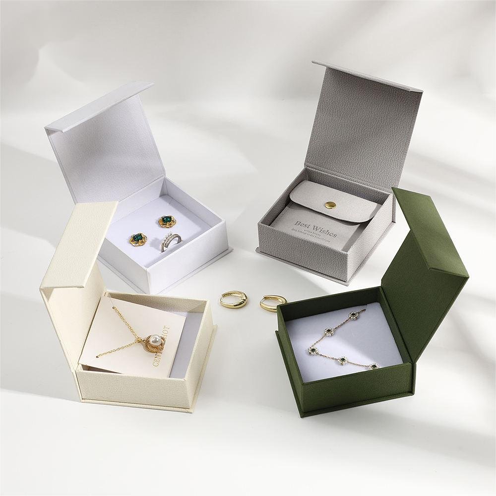 Personalized 9*9*3.5cm Black Luxury Flip Magnetic Necklace Jewelry box with logo Cardboard Bracelet Ring Necklace Jewelry Box