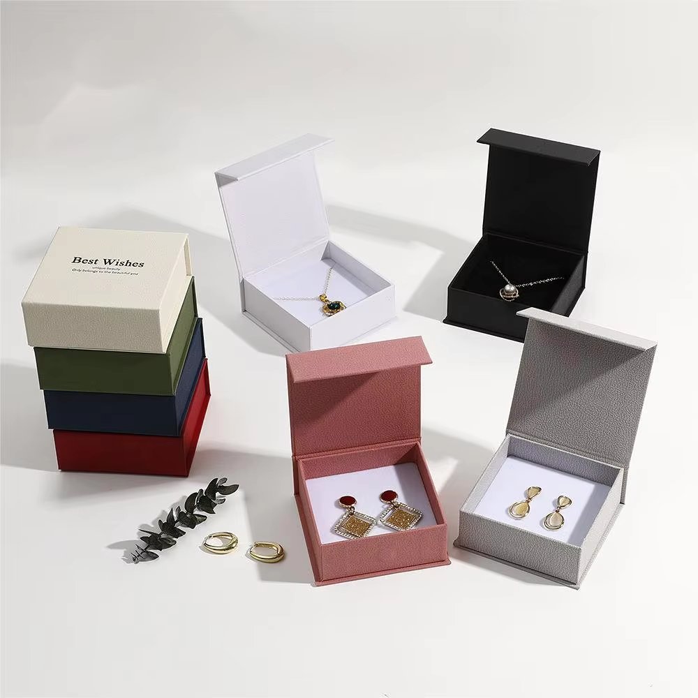 Personalized 9*9*3.5cm Black Luxury Flip Magnetic Necklace Jewelry box with logo Cardboard Bracelet Ring Necklace Jewelry Box