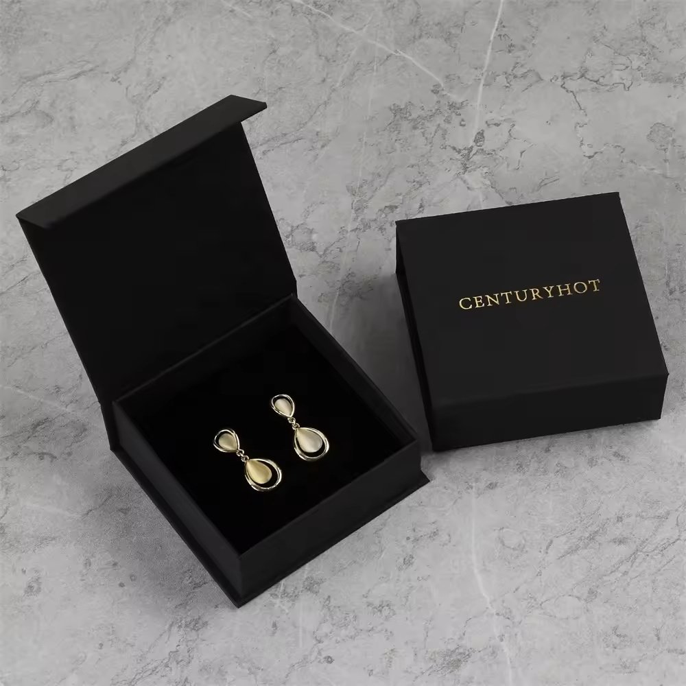Personalized 9*9*3.5cm Black Luxury Flip Magnetic Necklace Jewelry box with logo Cardboard Bracelet Ring Necklace Jewelry Box
