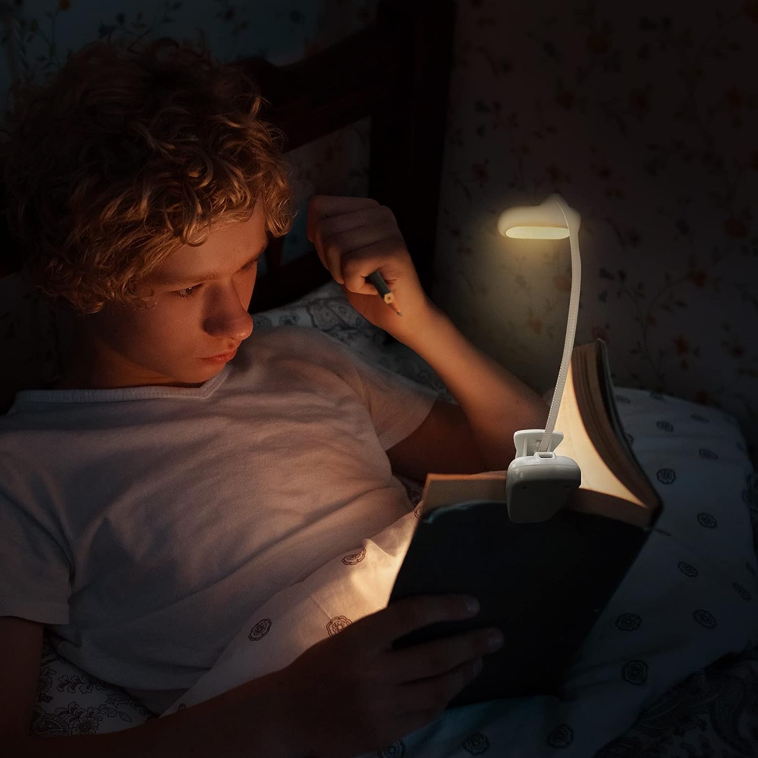 LOHAS LED Clip On Read Light 4 Brightness Dimmable Design White Color Usb Rechargeable Book Reading Light In Bed