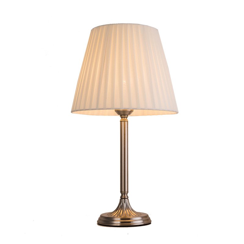 2023 high quality nordic design round iron indoor bedroom living room modern led desk table lamp AC220V 3000K E27