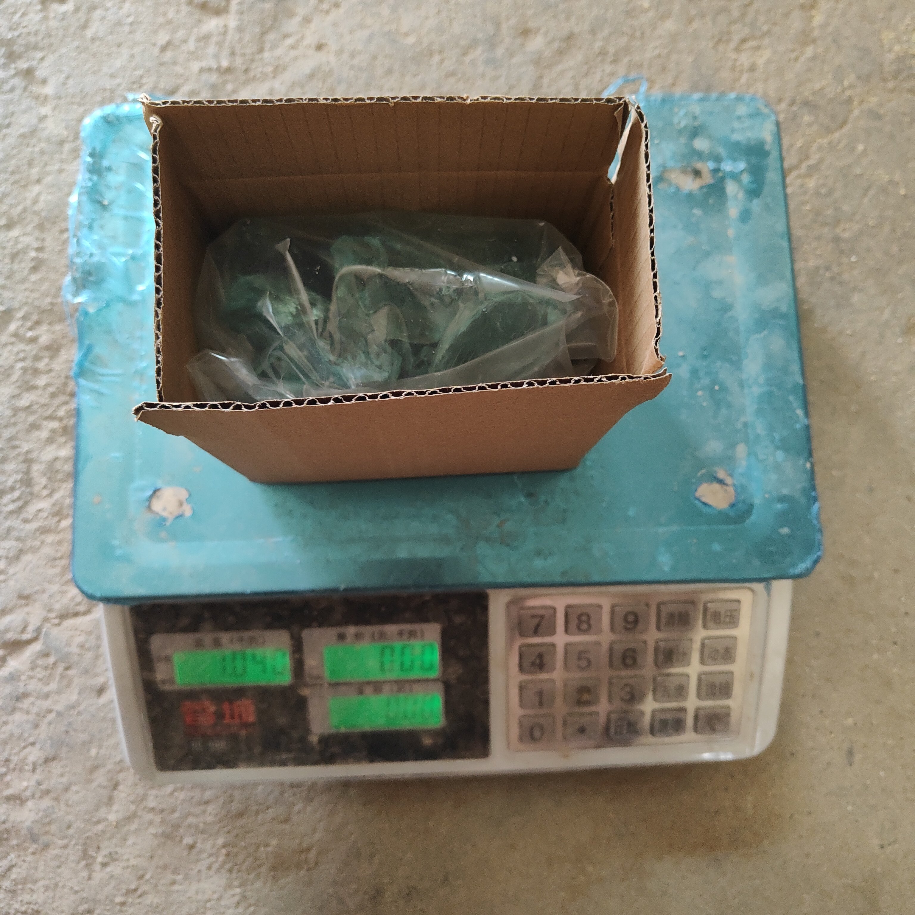 Wholesale high quality 3-5cm glass block bonsai garden decoration with light blue glass rock price